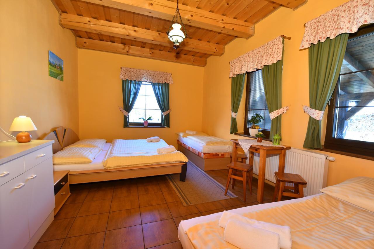 Villa Victoria Penzion Liptovský Ján الغرفة الصورة